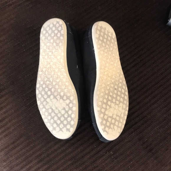 TOMS - Picture 2 of 3